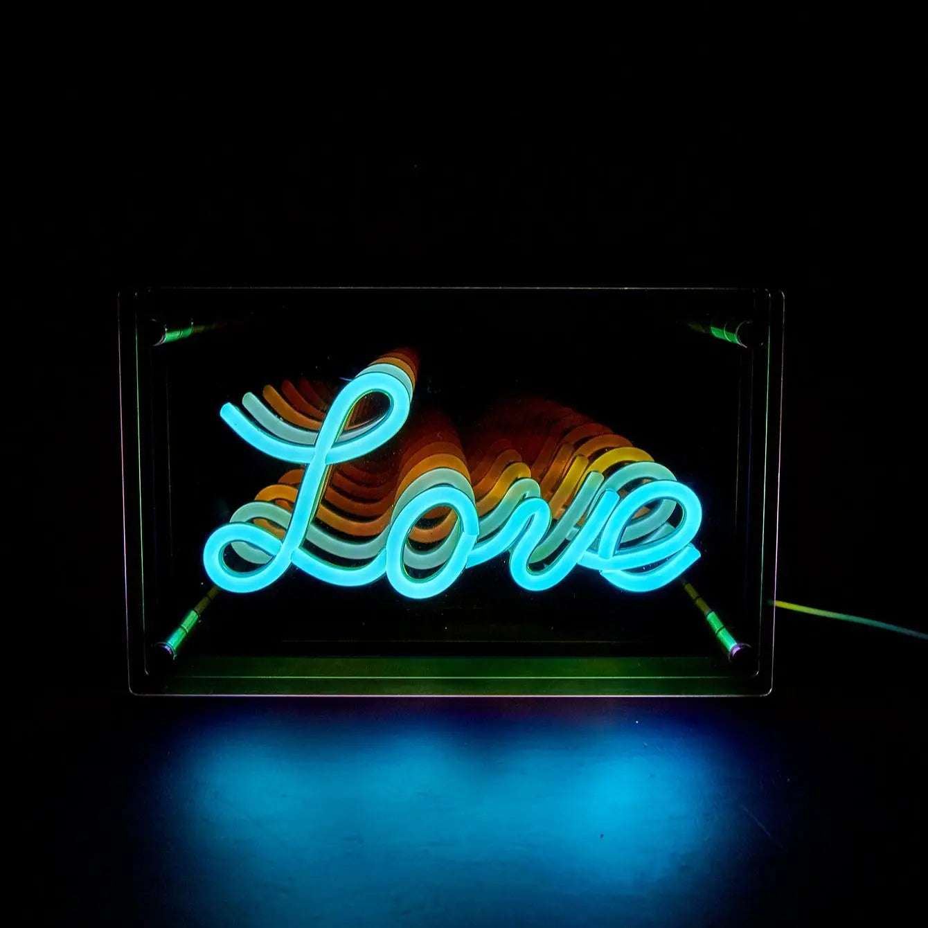 Miroir Infinity (« Love », alimenté par USB, 30 cm x 19 cm)