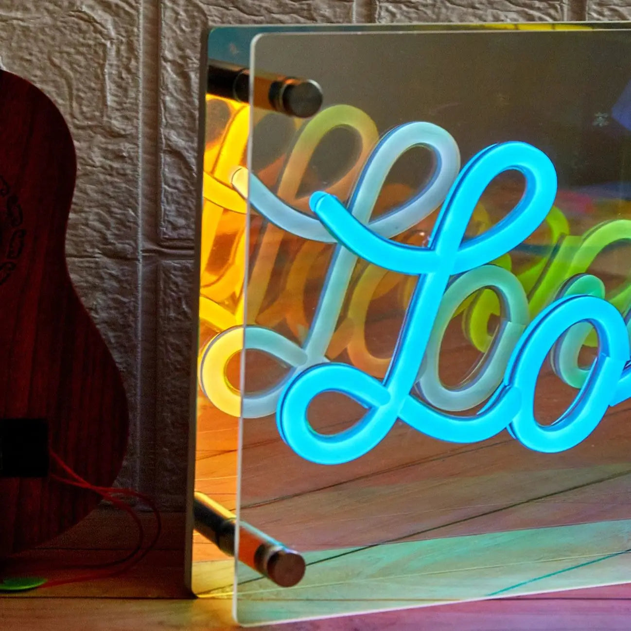 Miroir Infinity (« Love », alimenté par USB, 30 cm x 19 cm)