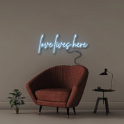 Love lives here - Neonific - LED Neon Signs - 75 CM - Light Blue
